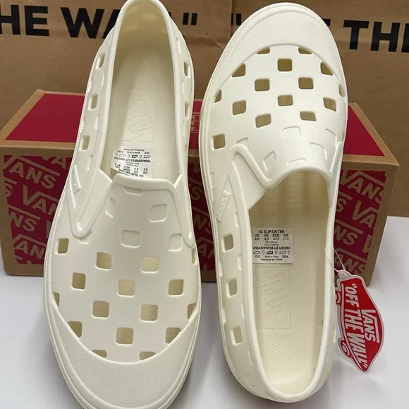 Vans Men’s Slip-On Trk Marshmallow
VN0A5HF8FS8
Sneakers - Picture 12 of 16